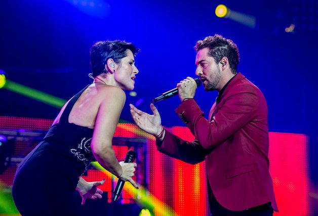David Bisbal y Rosa López durante el concierto del reencuentro de "OT" en Barcelona en el 2016.
