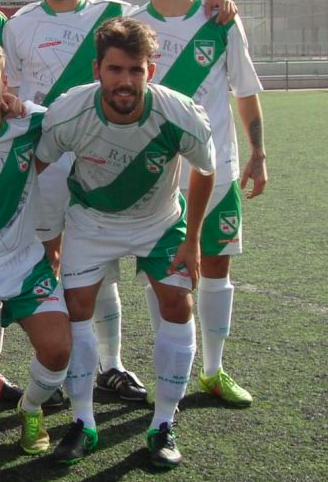 David antes de jugar un partido con el Rayo Alcobendas, donde es defensa. 