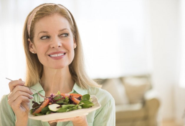 Las ensaladas y la dieta no tienen por qué ser aburridas. ¡Prueba nuevas combinaciones regularmente!