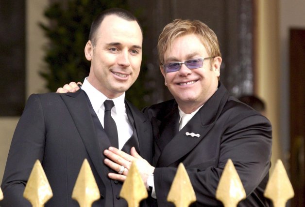 El día de su boda con el canadiense David Furnish, con quien tiene 2 hijos.