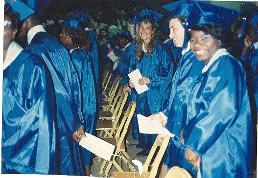 En la ceremonia de entrega de diplomas de COU en EEUU.