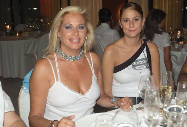Mayte Zaldívar y Elia Muñoz en una cena en 2006.