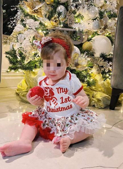 Las pasadas navidades, la pequeña lució un outfit temático...