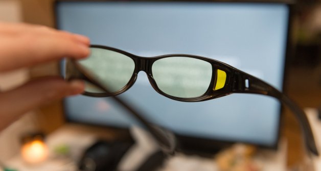 Invertir en unas gafas que te protejan de la luz azul puede ayudar mucho a cuidar tu salud ocular cuando te enfrentas a largas horas de exposición.