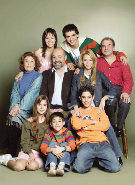 El elenco de 'Los Serrano'.