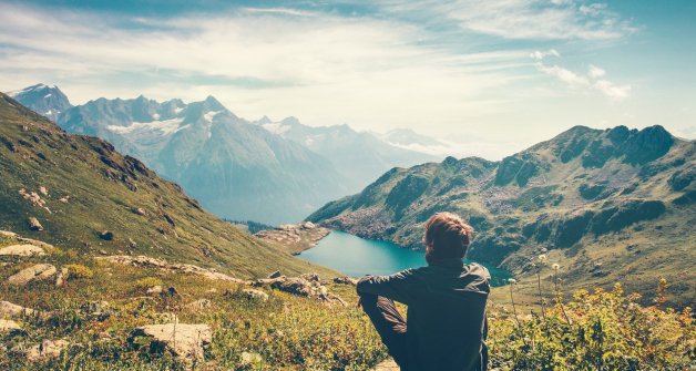 Aprovecha tus vacaciones para visitar destinos aislados del ruido y dar un descanso a tu mente y oídos.