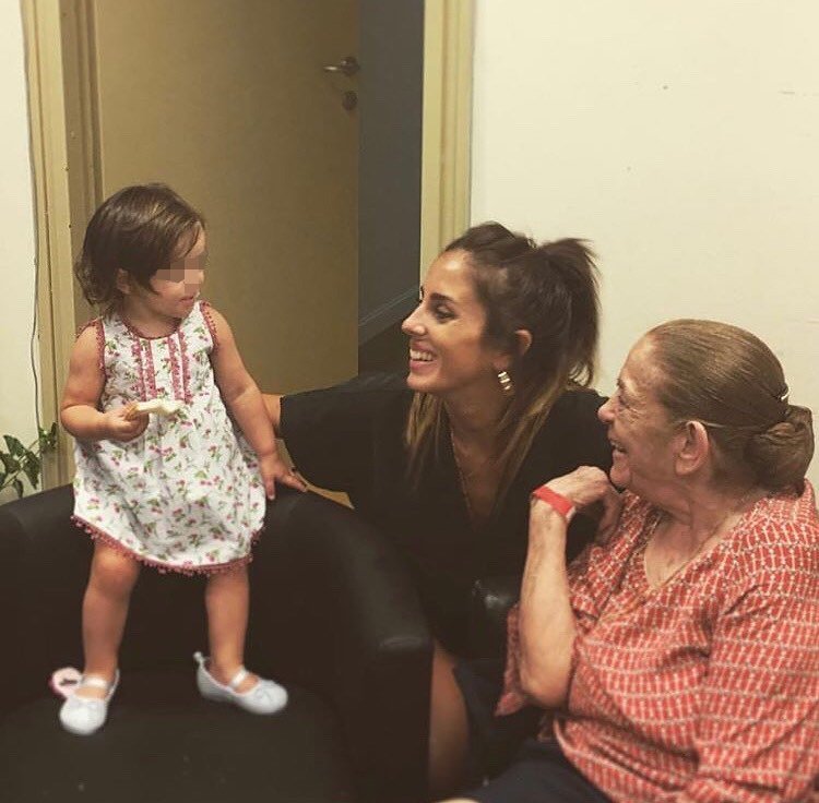 Doña Ana, junto a Anabel Pantoja y Ana Rivera, la hija pequeña de Kiko, en 2019.