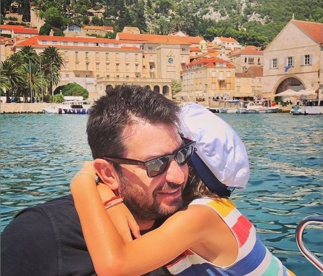 Una bonita imagen de Arturo Valls de vacaciones con su hijo.