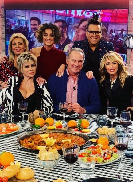Carmen Borrego, Ana García Lozano, Torito, Carmen Russo, Bertín Osborne y Emma García celebrando el 30 aniversario de Telecinco, en 2019.