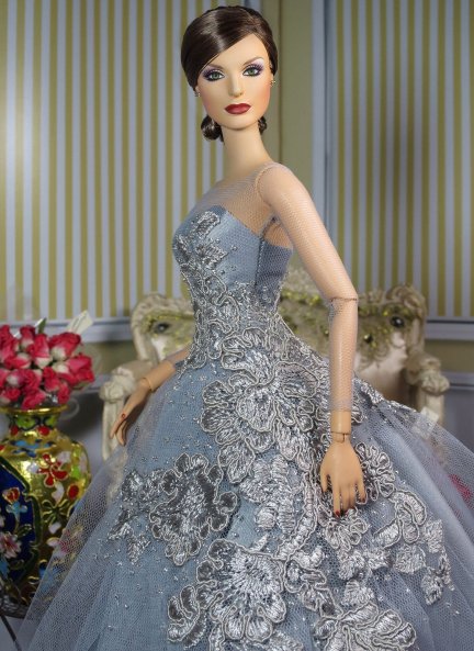 La muñeca "tipo Barbie" de la Reina vestida de gala.