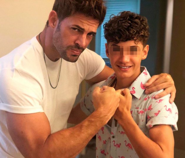 El actor, junto a su hijo de 15 años, Christopher.