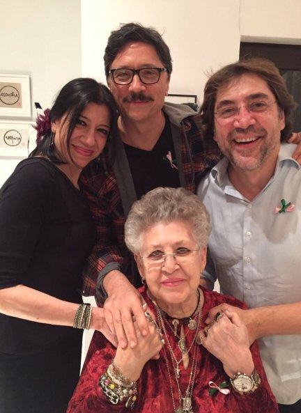 Pilar con sus tres hijos: Mónica, Carlos y Javier
