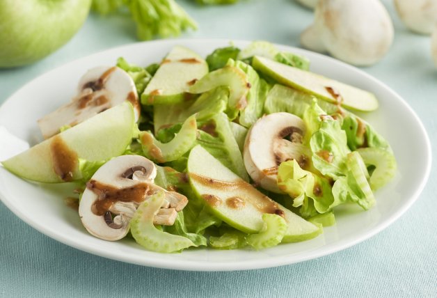 Ensalada de manzana, apio y champiñones