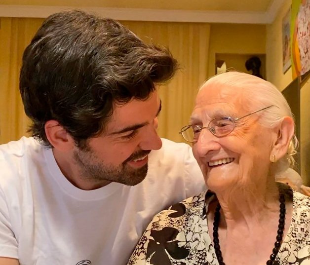 Miguel Ángel, de 38 años, adora a su Tata, de 97, y dice que es la persona más importante de su vida.