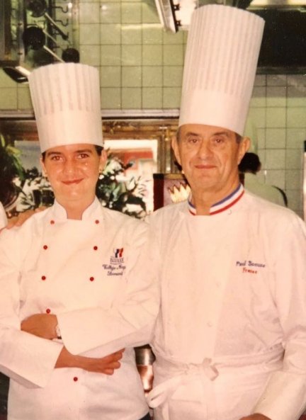 Samantha estudió en 1995 con el chef francés Paul Bocuse.