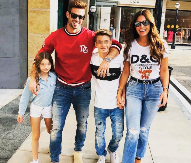 William Levy junto a sus hijos y su ex pareja.