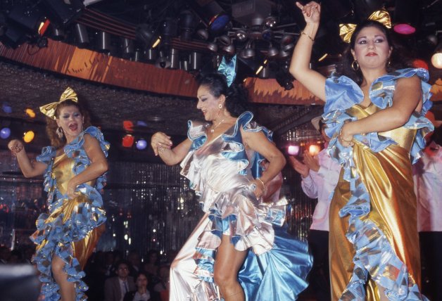 Carmen Flores (a la izquierda), en los años 80, actuando con Lola y Lolita.