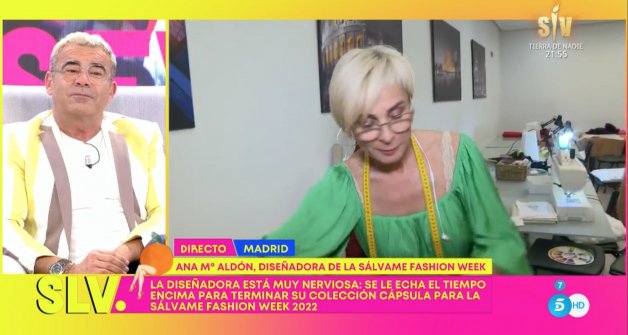 Ana María Aldón en su taller de costura (Sálvame Diario).