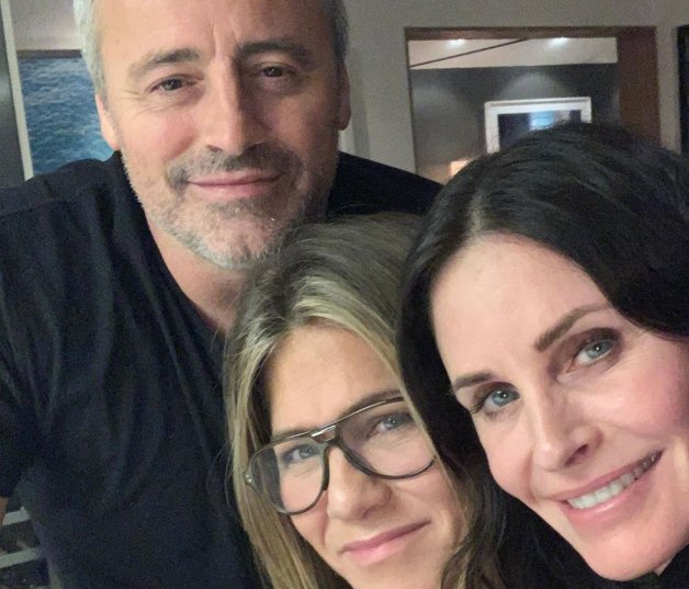 Jennifer Aniston, Courteney Cox y Matt LeBlanc mantienen una gran amistad.