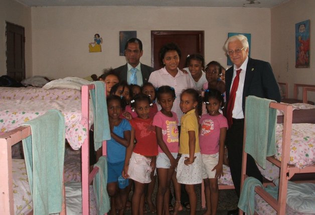 En un hogar para niños huérfanos en Haití.