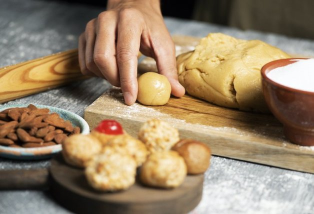 Los panellets son un postre ligado a la tradición católica.