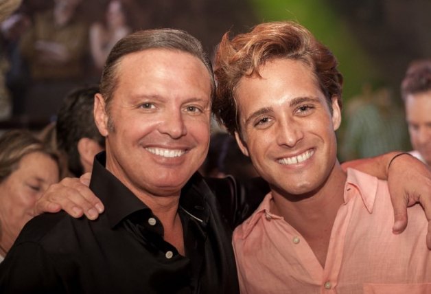 Luis Miguel junto a Diego Boneta, actor que lo interpreta en la serie sobre su vida.