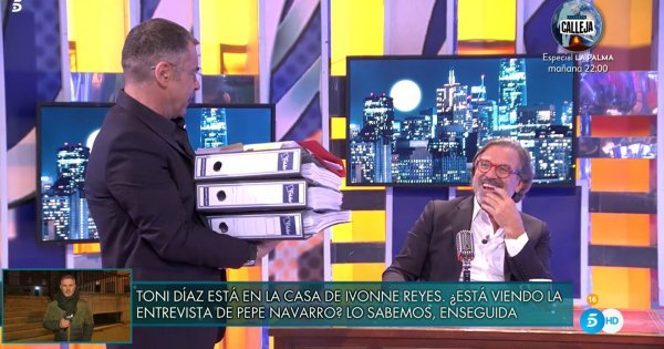 Pepe Navarro ha traído documentación que confirma que el hijo de Ivonne Reyes no es suyo.