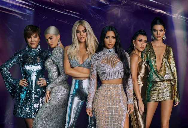 De derecha a izquierda: Kris, Kylie, Khloe, Kim, Kourtney y Kendall.