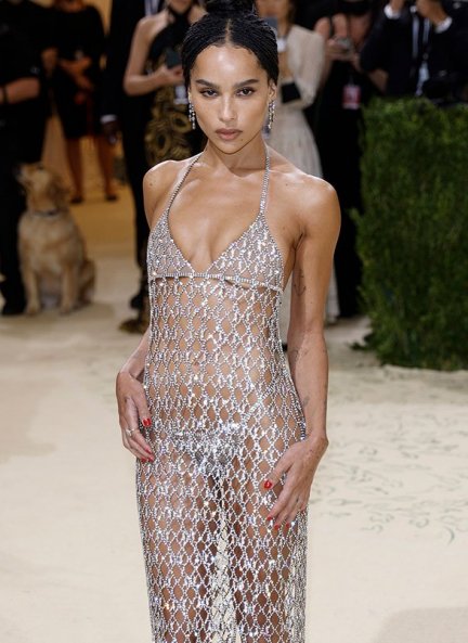 Zoe Kravitz con un "naked dress".