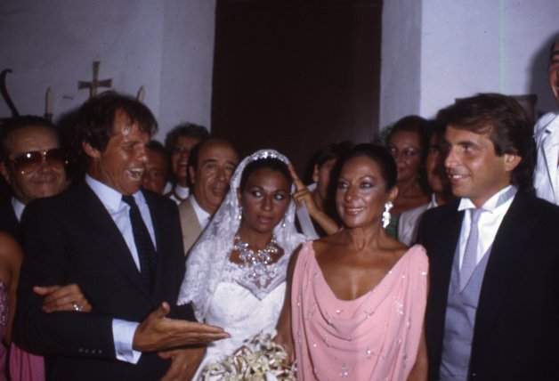 Guillermo Furiase y Lolita Flores el día de su boda junto a Lola Flores y Manuel Benítez, 'El Cordobés'.