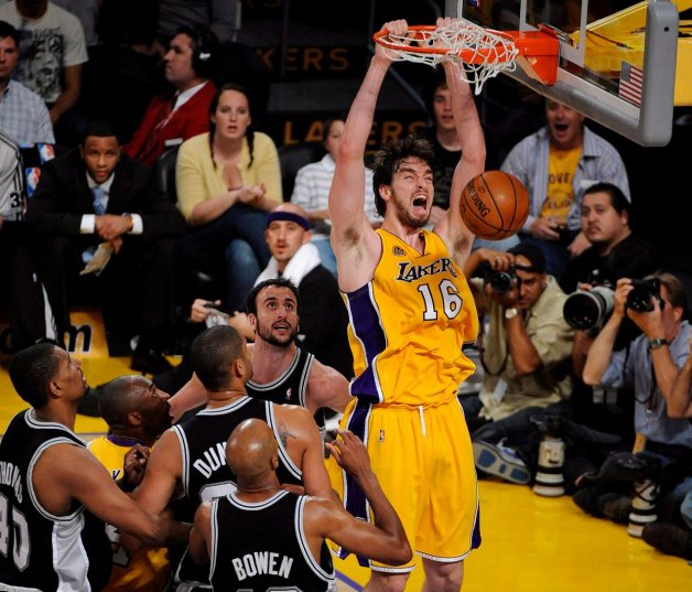 Pau Gasol brillando con los Lakers.