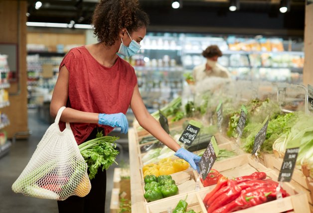 Una cesta de la compra saludable nos ayudará a decir adiós a los alimentos negativos para nuestra salud.