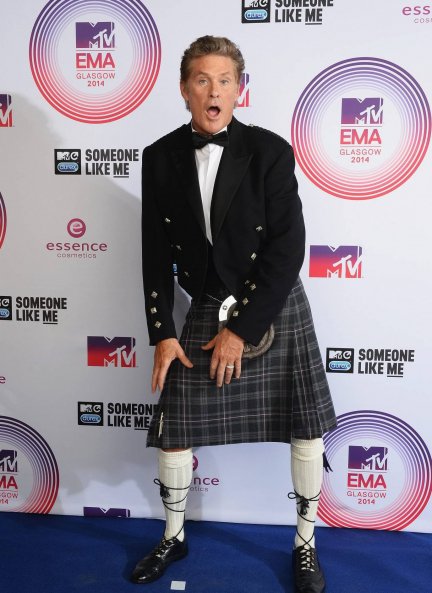 David Hasselhoff, luciendo kilt en un photocall.