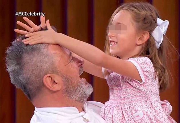 A Marta, la hija de Miki Nadal, le encantó el peinado de su padre, un «look» en homenaje al "chef" Dabiz Muñoz, gran amigo suyo.