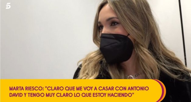 Marta Riesco defiende a Antonio David delante de Jorge Javier Vázquez.