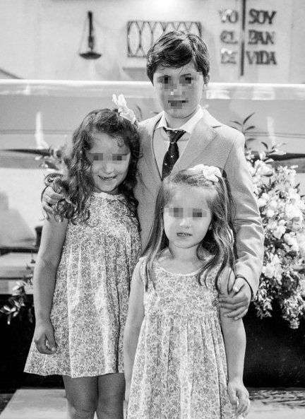 Ana y Carlota, con su hermano Francisco.