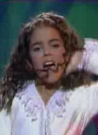 Lara Álvarez bailando como Janet Jackson con 9 años