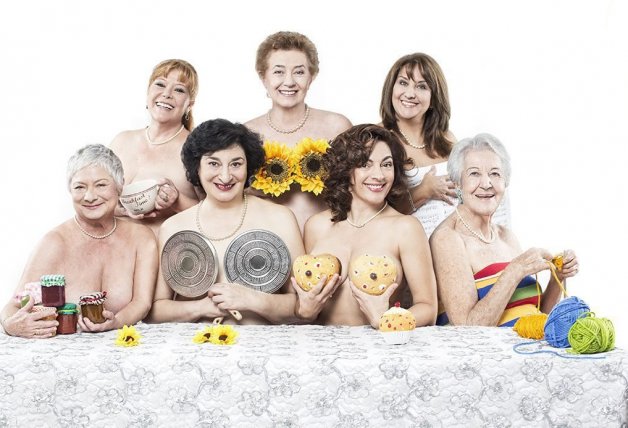 'Las chicas del calendario' es una divertida comedia que cuenta con versión cinematográfica y teatral.