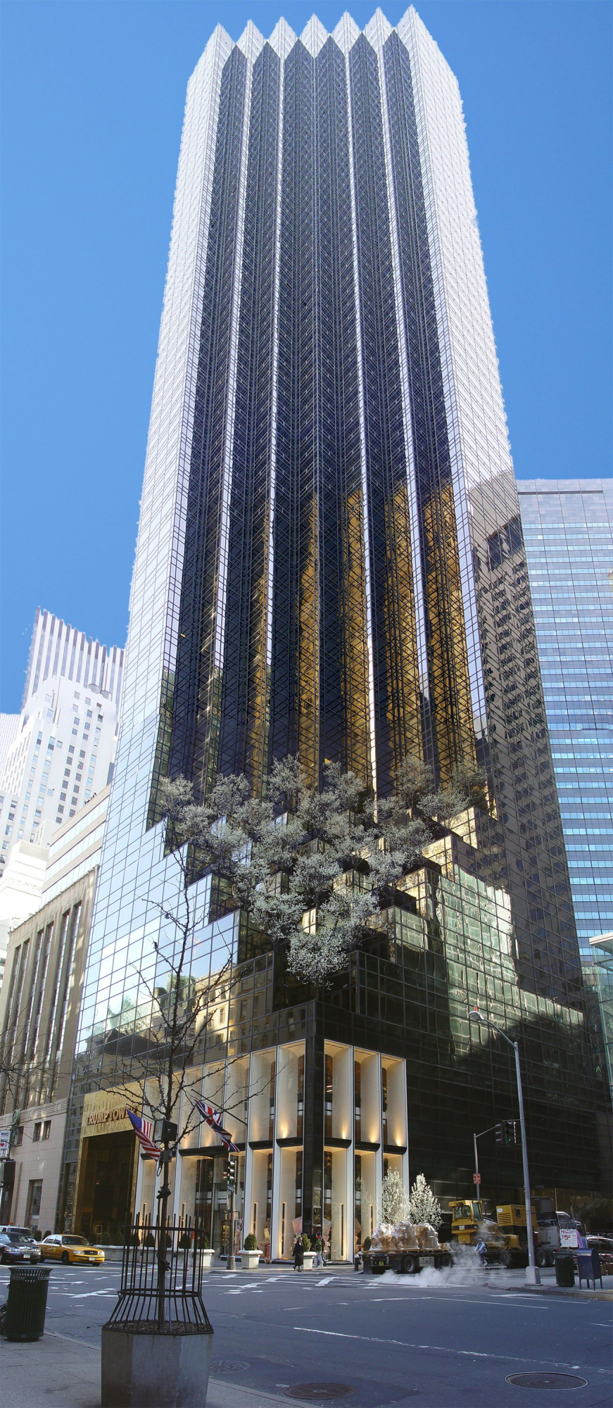 La torre donde está situado el apartamento es una de las más altas del mundo, con 262 metros y 72 pisos.