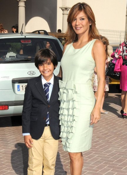 Alejandro Reyes junto a su madre, Ivonne, el día de su Primera Comunión.