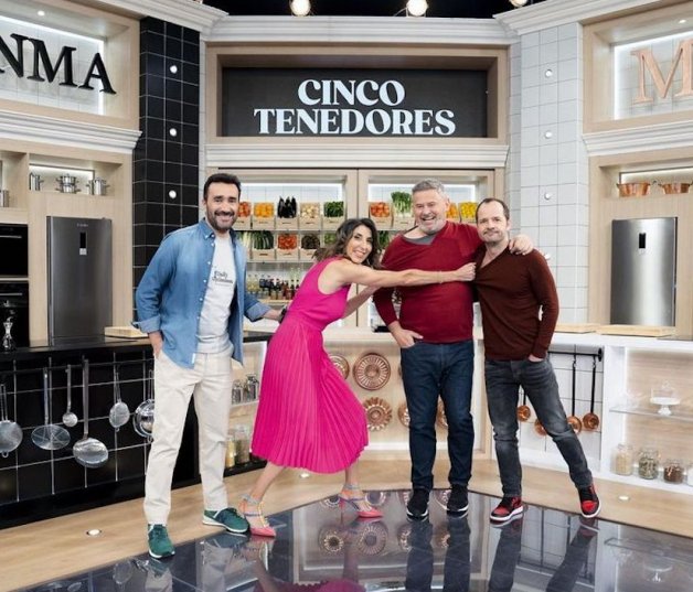 Los colaboradores junto a Paz Padilla en 'Cinco Tenedores' (Movistar+)