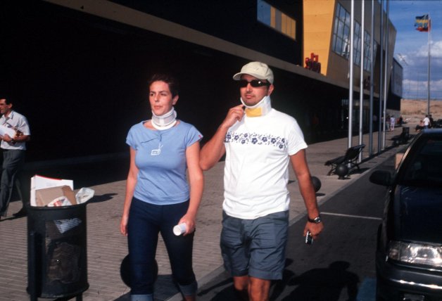 La joven y Albiac, en el verano del 2000, cinco meses después de haber sufrido un accidente de coche.