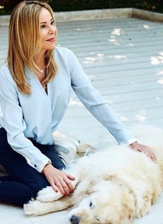 Ana Obregón junto a su perra Luna.