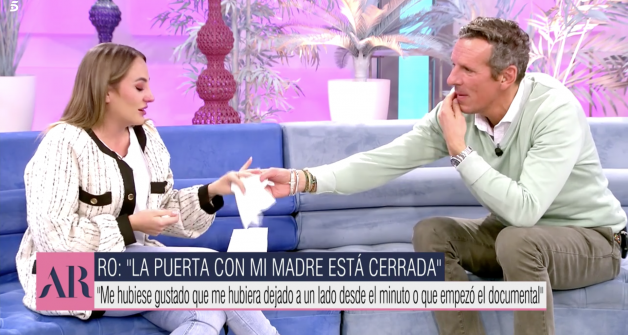 Joaquín Prat ha invitado a Rocío Flores a cambiar de tema o marcharse, pero ella ha decidido "dar la cara".