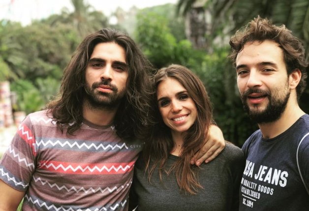 Gonzalo Sierra (a la derecha) es el novio de Elena Furiase y gran amigo de Guillermo.