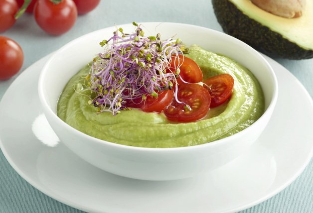 Gazpacho de calabacín y aguacate con menta