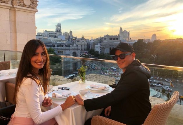 Alejandro Sanz y Rachel Valdés empezaron el verano disfrutando de una romántica velada en Madrid.