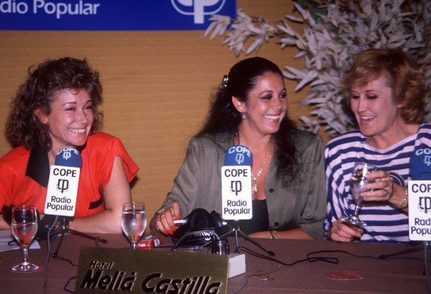 En la imagen, Mila (izqda), Isabel Pantoja y Encarna Sánchez.