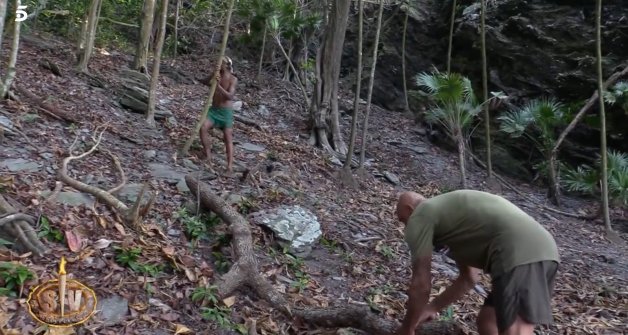 Kiko Matamoros, arrastrando el tronco culpable de su caída (Supervivientes).