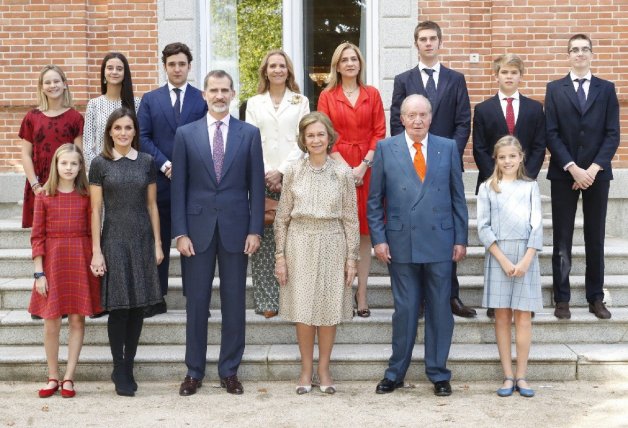 Don Juan Carlos y Doña Sofía, en 2018, posaron con sus tres hijos y sus ocho nietos en el 80º cumpleaños de la reina.